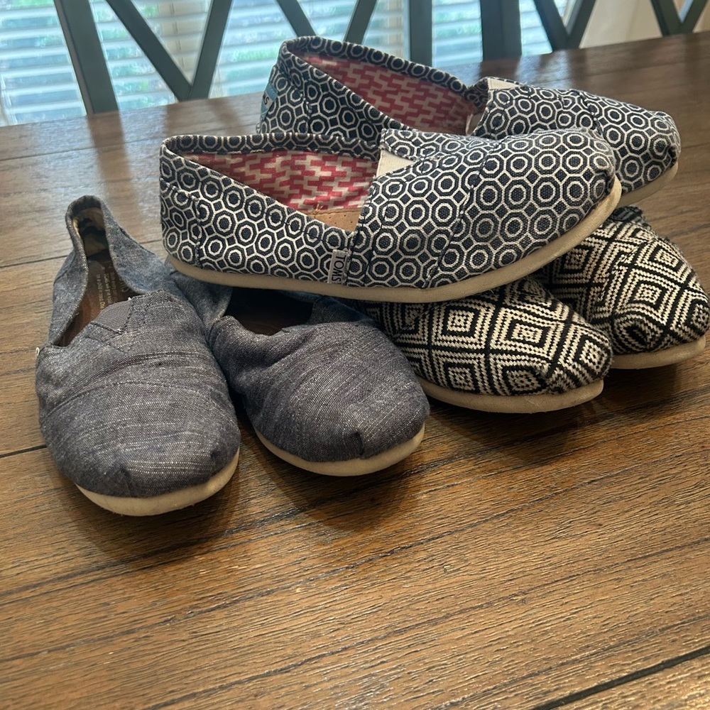 3 pair Toms shoes! Size 7.5